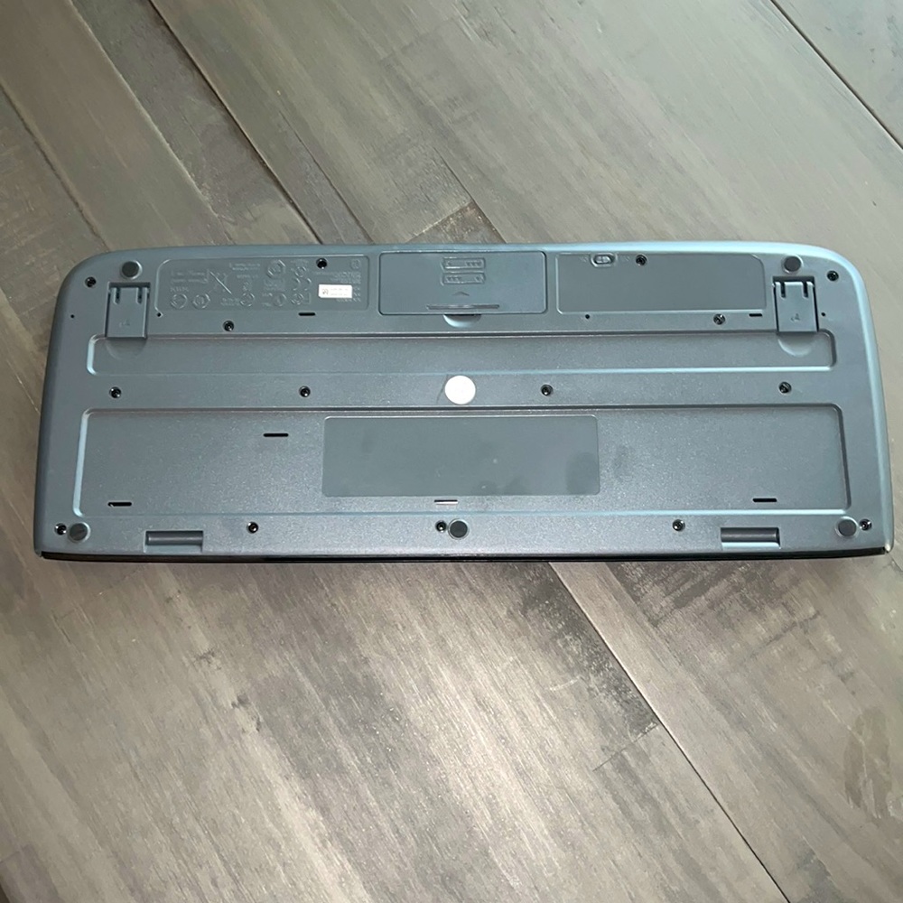 Logitech Wireless Keyboard - Picture 3 of 3